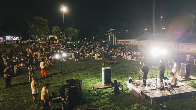 周末游济宁丨兖州牛楼小镇秋日音乐会：与音符的浪漫之约