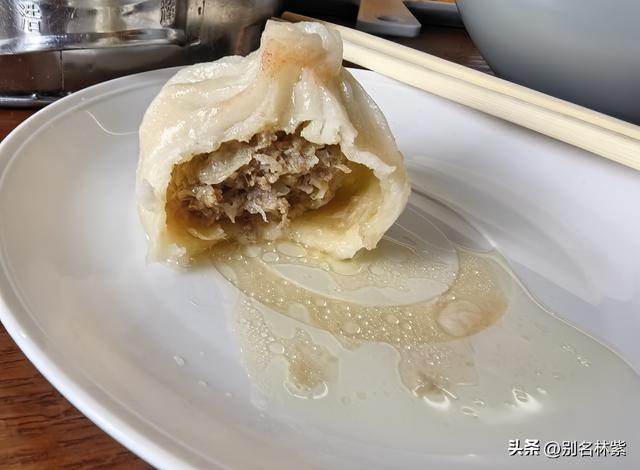 世界反法西斯战争胜利80年之际，参观海拉尔纪念园，哈萨尔桥夜景