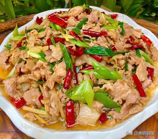 自在嵩明丨逛逛嵩阳菜市场，菜兜很满心也很暖