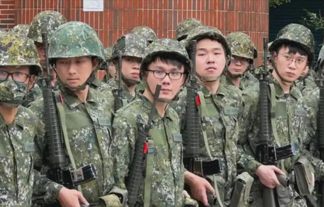 武统还没开始，上百台军飞行员集体跑路	，台专家：统一已有新模式