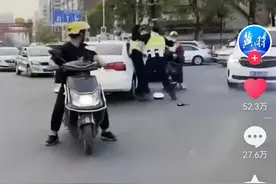 离谱！天津2名交警街头互殴，交警队回应，天津交警评论区沦陷图片