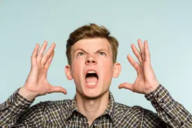 老外说motherfucker是什么意思？理解错了很尴尬！图片