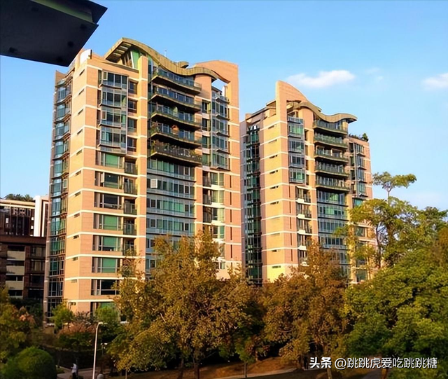 曹德旺预言要成真？若不出意外，2026年房地产或将面临5大转折