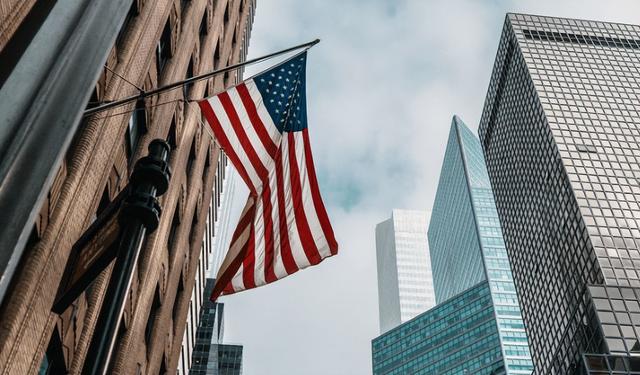 中国持续囤积黄金，美元主导地位出现裂缝	，世界正在悄悄换规则