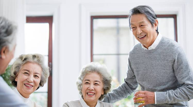 50岁后坚持锻炼有益健康，但请“注意”避开5种运动，或加速衰老
