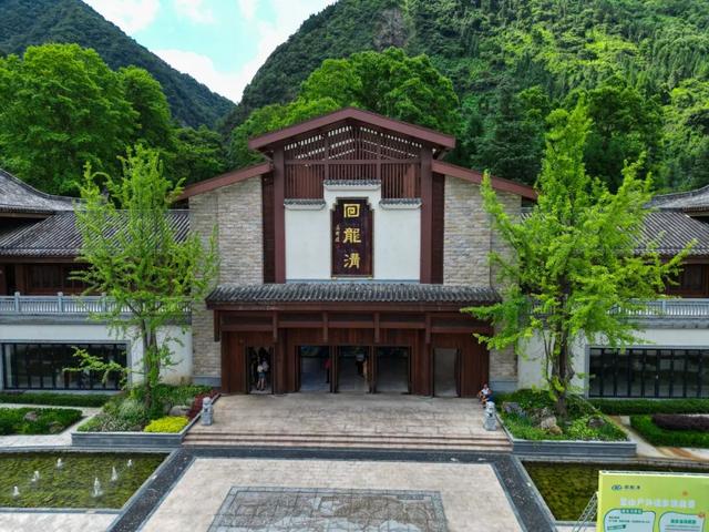 周末就冲！成都出发1.5H飙拢25℃峡谷瀑布森林吸氧！