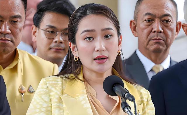 最后一次机会！一场泰柬冲突，让美女总理抓住了“救命稻草”，泰国宪法法院亮“黄牌”，佩通坦收到喜讯