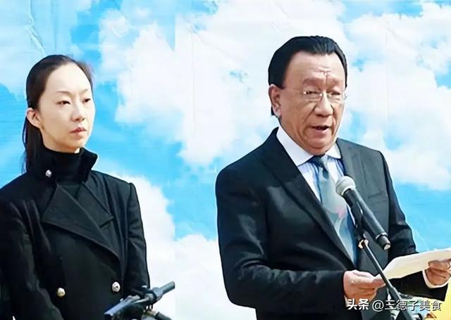 独居北京无人照料，家中杂乱简陋环境寒酸	，79岁侯耀华晚年凄凉