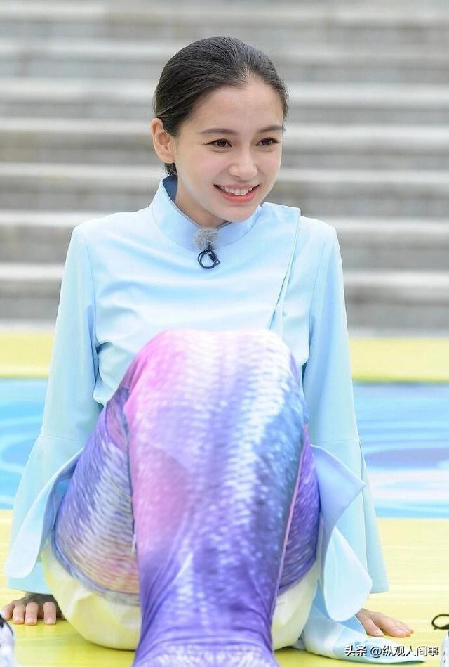 杨颖机场被偶遇，衣服皱巴裤子掉档，双手搬行李还得抱娃，好心酸