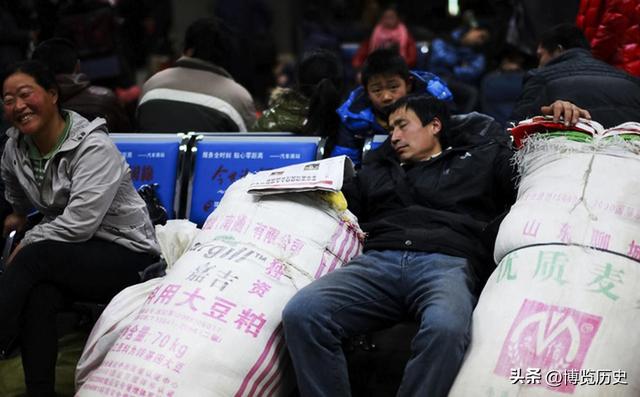 明明高铁更快，为啥还有人守着绿皮火车跑一夜，答案比你想的现实