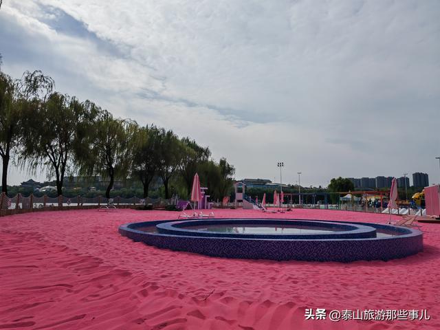 泰安：西南藏着一个粉色沙滩，占地5000平，一个情侣喜爱的打卡地