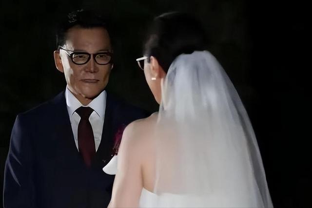 兜兜转转还是你！61岁李国庆与白月光再婚，没找小姑娘被网友怒赞