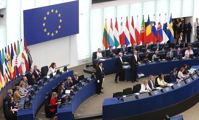 基辛格预言成真？美国四度击垮“老二”，中国或成第五个反杀者