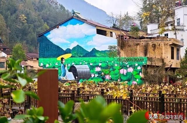 人民网英文版点赞西乡！钟家沟村的老街→