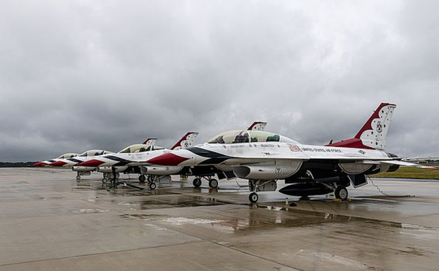 美国“空军一号”基地现可疑包裹，多人因含“白色粉末”包裹住院