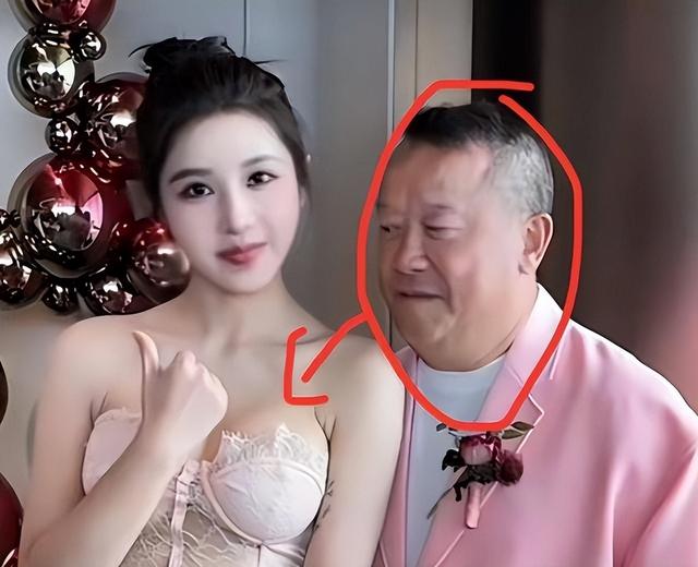 陪玩陪睡只是冰山一角，认干爹，舔手指，拜高踩低，实在荒唐！