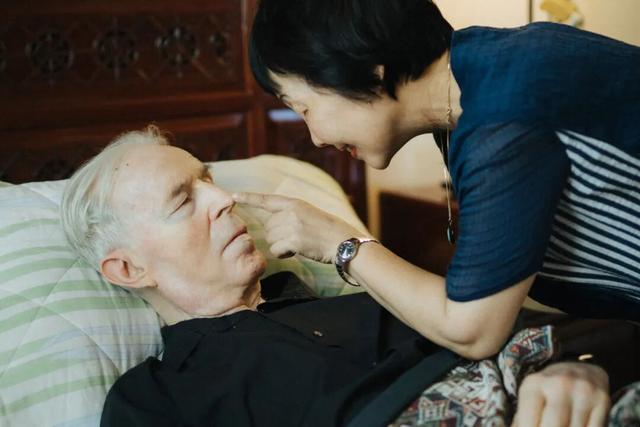 丈夫患痴呆记忆消退，妻子把家变博物馆，离世后一举动让人泪目