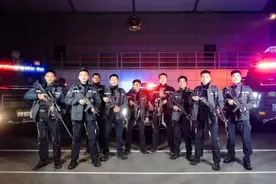 温州两位特警：强到可怕，帅到爆炸！网友：热血沸腾图片