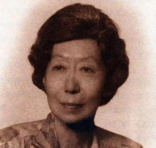 75岁张爱玲死在行军床上，满屋是用过的卫生纸，遗嘱：不许看遗体