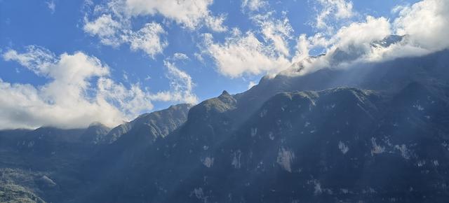 一车一人自驾游（二）：“炮弹路”让我心悬，龙氏家祠无缘其真容