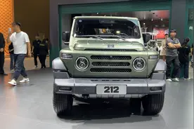 13万级最便宜越野SUV，212 T01比坦克300便宜6万，标配2.0T+8AT图片