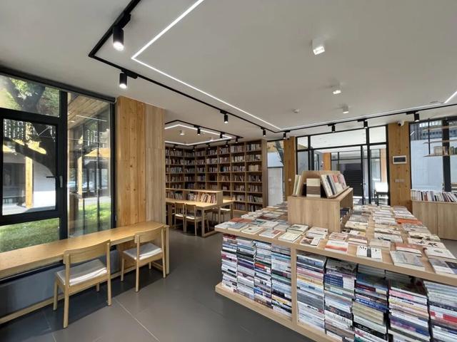 收好始兴这条线路，一天玩转艺术、古村与落羽杉，追一场岭南最绚烂的秋！