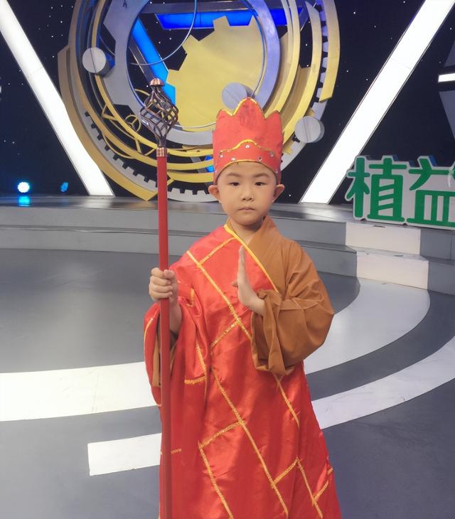 3岁上央视，5岁登春晚	，7岁就年薪百万，没想到现在却成了这样子