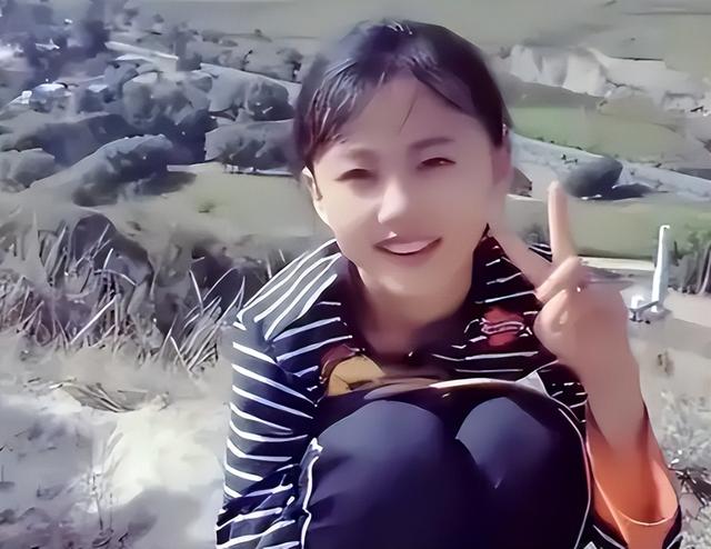 没钱还硬装？宁夏一笑成名拒绝百万签约的小女孩	，现在成了这样