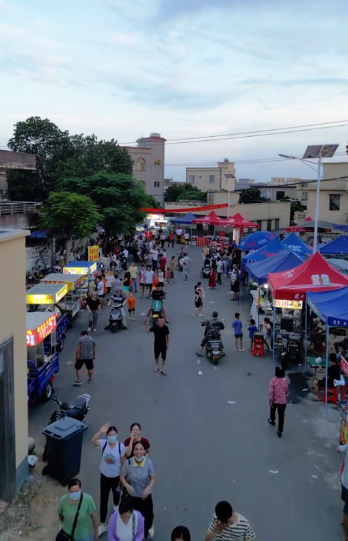 全红婵家邻居也要盖新房了，连夜砸围墙清理场地，网友建议开超市