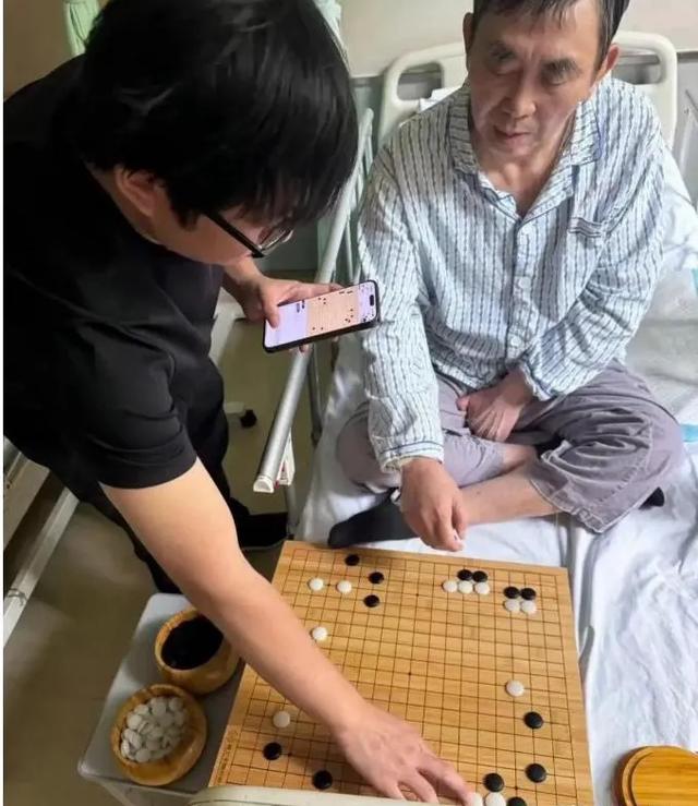 棋圣最后一张生日照曝光！瘦到脱相，网友泪崩：这是告别啊！