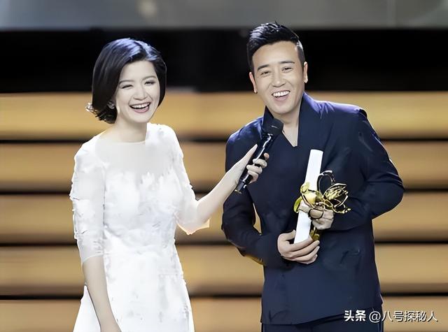3岁丧父，吃姐姐奶水长大，成名后为8个哥姐买房，如今成全家骄傲