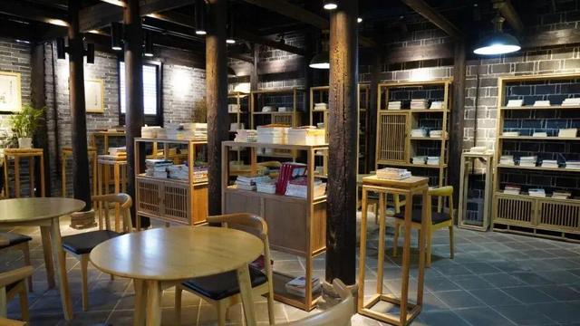 游在鹰潭｜学生搭子团秋季攻略！轻松玩转4大宝藏地「全球学子嘉游赣 奇绝鹰潭逍遥游」