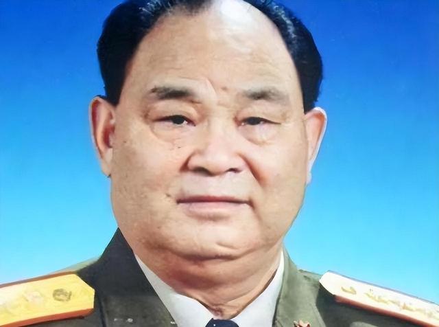 成都军区副司令，在西藏视察时遇难，享年63岁，司令员因此被免职