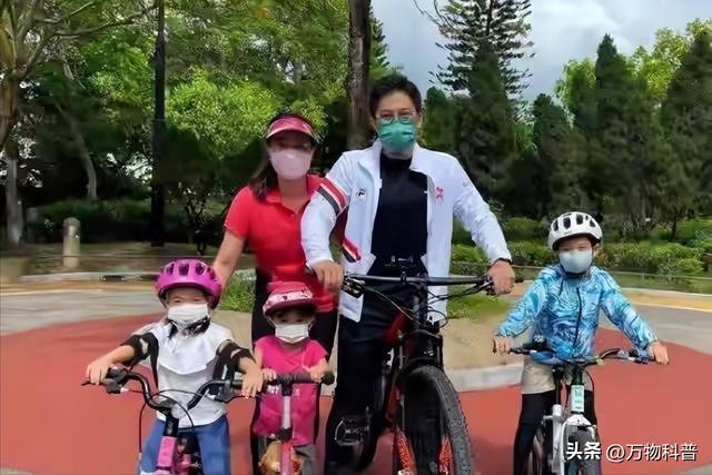 霍震霆没想到，44岁儿媳郭晶晶再次官宣喜讯，让整个阔太圈沉默了