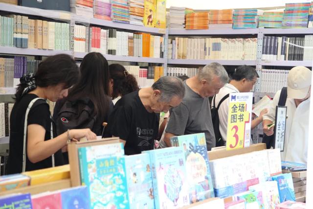全面升级扩容！2025“我与地坛”北京书市启幕，逛起来→
