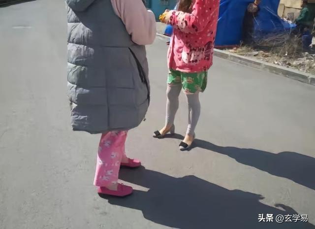笑不活！天气一冷就穿得很恶心。网友：说的就是我