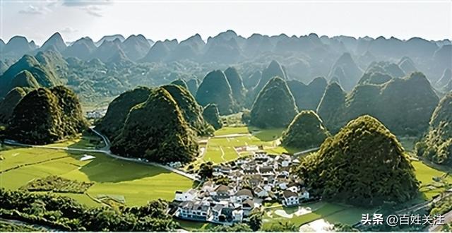 今天，《人民日报海外版》整版推荐贵州“清凉旅游”