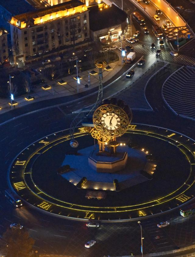 北京嘀咕，上海好奇，如今天津，竟成了能走着听、站着品的戏台！