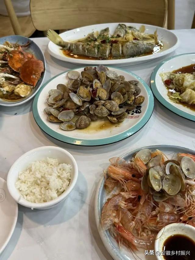 爱吃人士适合去哪个城市旅游？