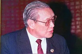1988年，刘晓庆开会偶遇沈醉，沈：你们一家都曾在我的暗杀名单上图片