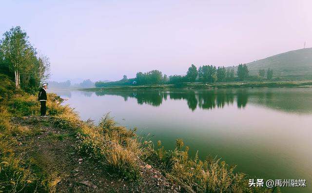 禹州市月湾村：晨起赏美景，余时忙秋收