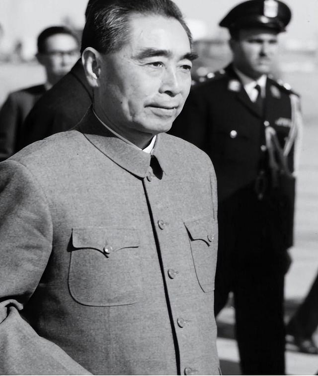 1961年，陈赓突然病逝，周恩来悲痛中给陈锡联打电话：你先去北京