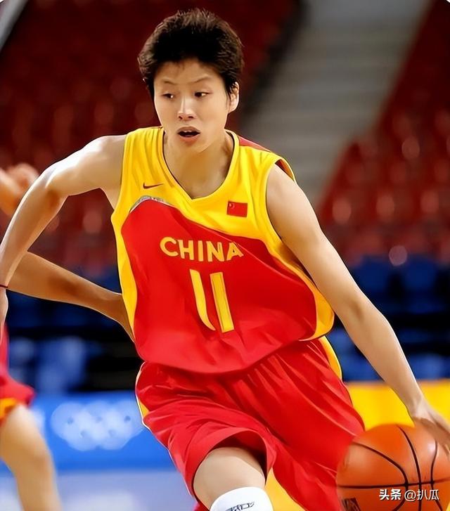 姚明一家游苏州太湖，15岁女儿打扮太老气，岳母出镜瘦又高超170