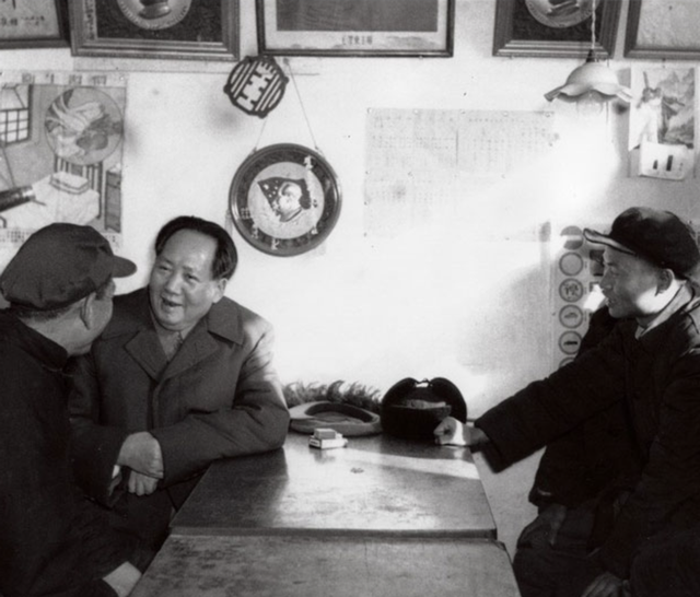 1956年，毛主席接见徐州地委书记时突然问：“四”加“南”读什么