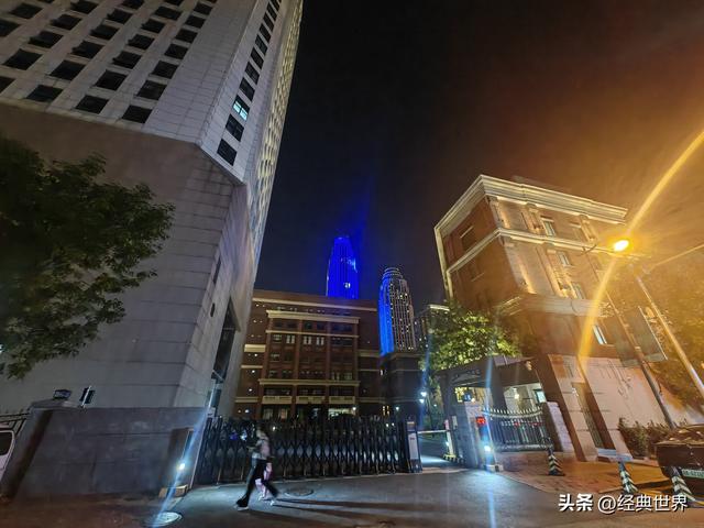 夜幕下的海河