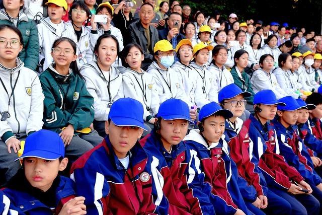 战马嘶风处：三英战吕布的三十年武魂