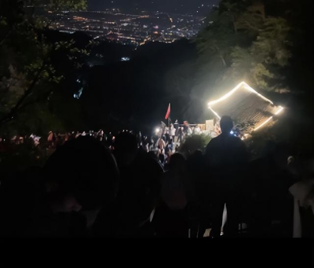 28岁小伙泰山遇难，是家中独子，搜救24天找到遗体，位置疑点重重
