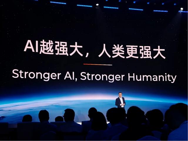 对话周靖人：下一站超级智能，阿里云已准备好“全栈自研”