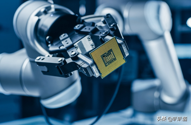 75岁芯片大佬潜逃美国！带核心技术机密，中国半导体暗战再添变数