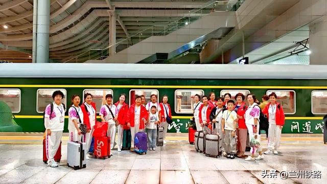浪漫七夕，情暖列车：“环西部火车游·崆峒号”的温馨之旅